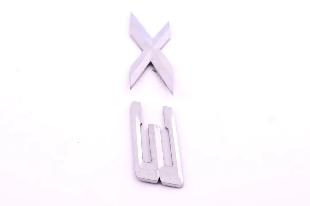 BMW X3 E83 Scritta Portellone Logo Emblema " X3 " Dietro 5114 - SKU 3330132 - Numero di parte 3330132