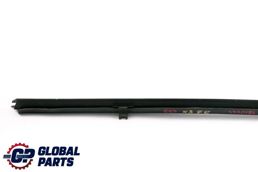 Puerta Delantera Derecha Interior Ventana Canal Tapa para BMW X3 E83 con número de pieza 51333330184 BMW X3 E83 Puerta Delantera Derecha Interior Ventana Canal Tapa - SKU 3330184 - Número de pieza 51333330184