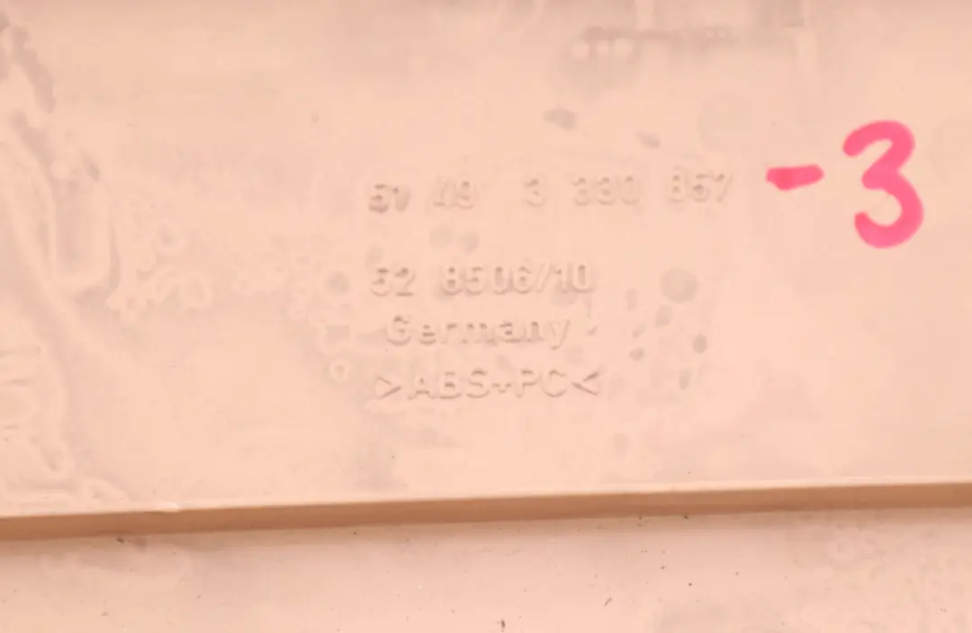 Tapa superior trasera del maletero Cubierta Beige Sandbeige 3330857 para BMW X3 E83 con número de pieza 3412805 BMW X3 E83 Tapa superior trasera del maletero Cubierta Beige Sandbeige 3330857 - SKU 3330857-3 - Número de pieza 3412805