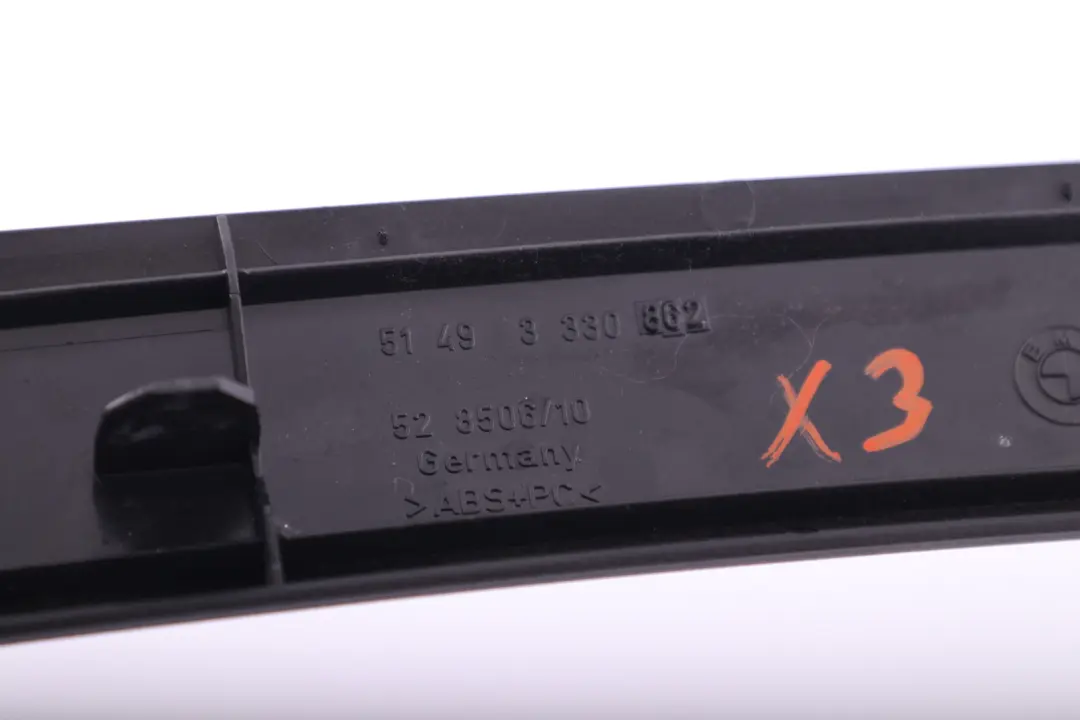 Revetement de Hayon Droite Gris Basalte Greu 3330862 pour BMW X3 E83 à propos du numéro de pièce 3404322 BMW X3 E83 Revetement de Hayon Droite Gris Basalte Greu 3330862 - SKU 3330862-BG - Numéro de pièce 3404322