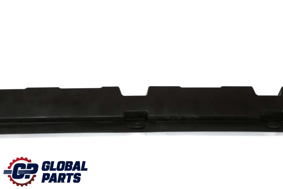 Derecho Puerta Sill Chasis Cubierta Escudo Refuerzo para BMW X3 E83 con número de pieza 51713330870 BMW X3 E83 Derecho Puerta Sill Chasis Cubierta Escudo Refuerzo - SKU 3330870 - Número de pieza 51713330870