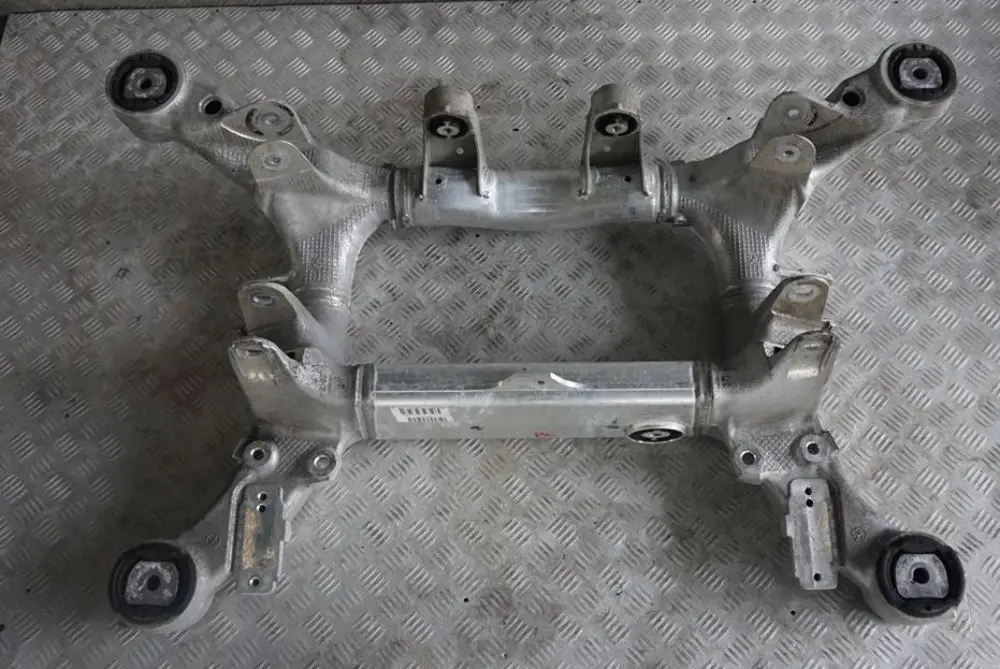 Support D'essieu Arrière Sous-châssis Berceau Suspension pour BMW F01 F02 LCI à propos du numéro de pièce 6855455 BMW F01 F02 LCI Support D'essieu Arrière Sous-châssis Berceau Suspension - SKU 33316855455 - Numéro de pièce 6855455