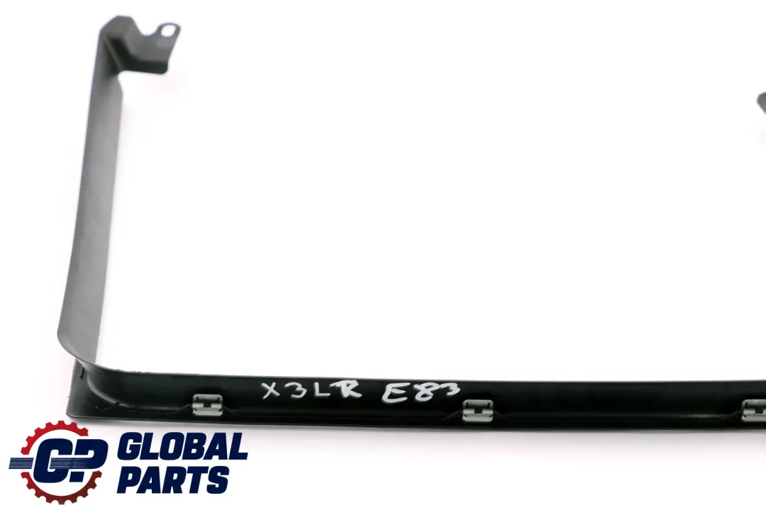 E83N Copertura Cornice Finestrino Porta Posteriore SX per BMW X3 E83 con numero di parte 3333413 BMW X3 E83 E83N Copertura Cornice Finestrino Porta Posteriore SX - SKU 3333413 - Numero di parte 3333413
