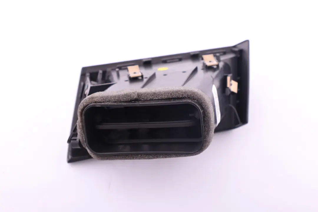 Kratka Nawiew Wlot Powietrza Prawa do BMW E83 X3 o numerze 3400076 BMW E83 X3 Kratka Nawiew Wlot Powietrza Prawa - SKU 3400076 - Numer Części 3400076