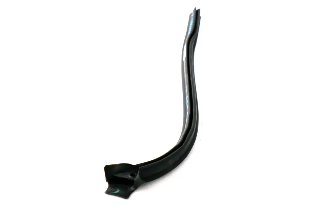 Front Right O/S Engine Compartment Gasket Seal Trim 8208507 to BMW X3 Series E83 with Part number 3400364 BMW X3 Series E83 Front Right O/S Engine Compartment Gasket Seal Trim 8208507 - SKU 3400364-1 - Part number 3400364