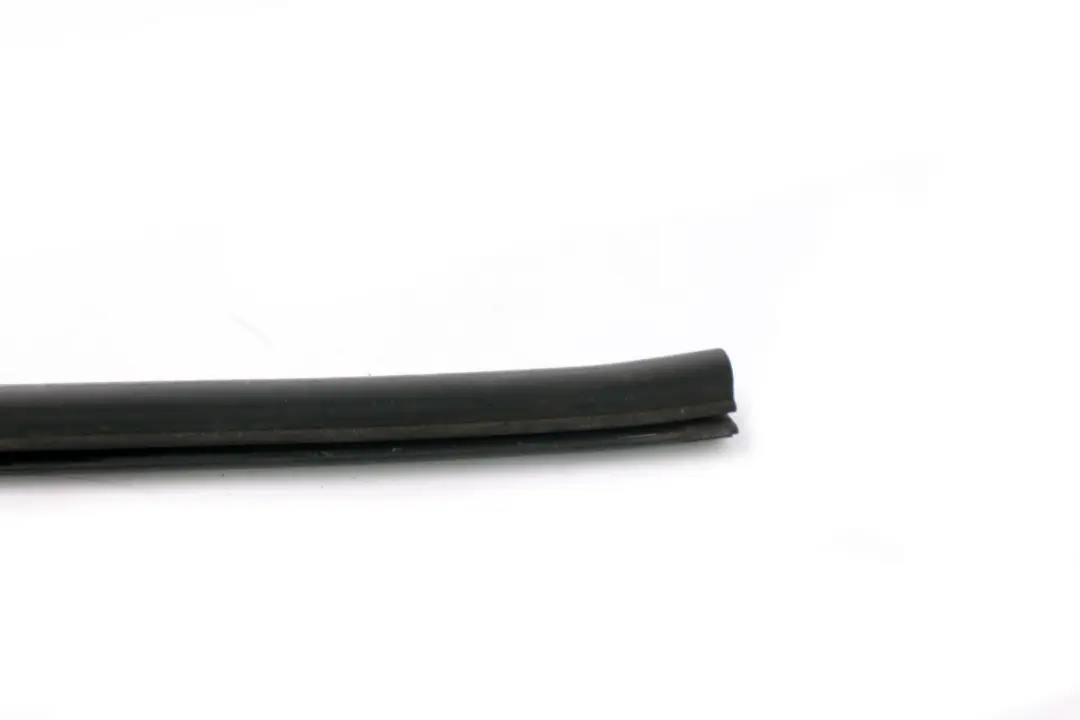 Abdichtung Frontklappe vorne für BMW X3 er E83 mit Teilenummer 3400365 BMW X3 er E83 Abdichtung Frontklappe vorne - SKU 3400365 - Teilenummer 3400365