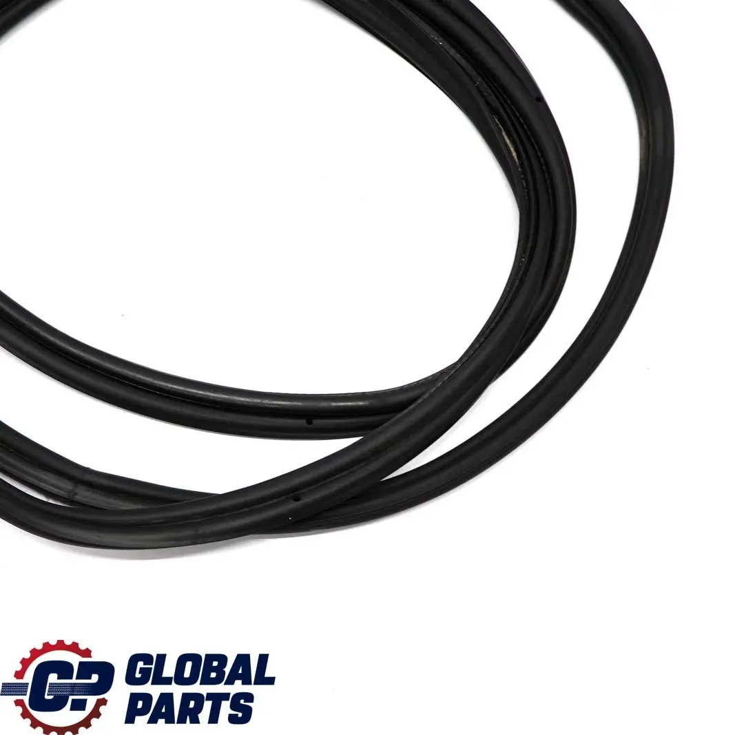 Uszczelka tylna tył bagażnika czarna do BMW X3 E83 o numerze 3400383 BMW X3 E83 Uszczelka tylna tył bagażnika czarna - SKU 3400383 - Numer Części 3400383