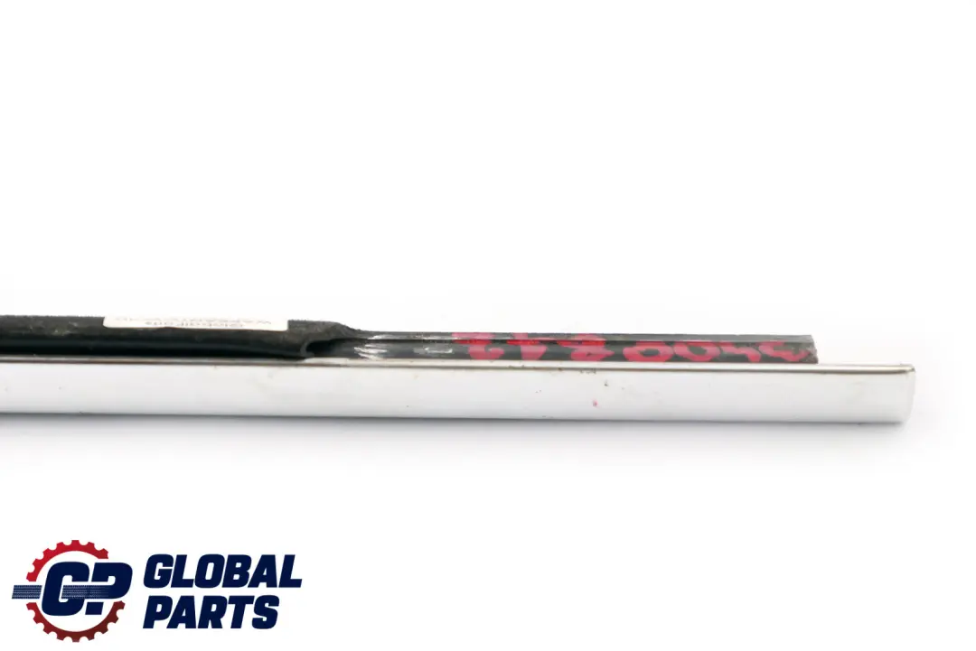 Guarnizione parapolvere esterna porta posteriore destra Cromo per BMW X3 E83 con numero di parte 3400812 BMW X3 E83 Guarnizione parapolvere esterna porta posteriore destra Cromo - SKU 3400812 - Numero di parte 3400812