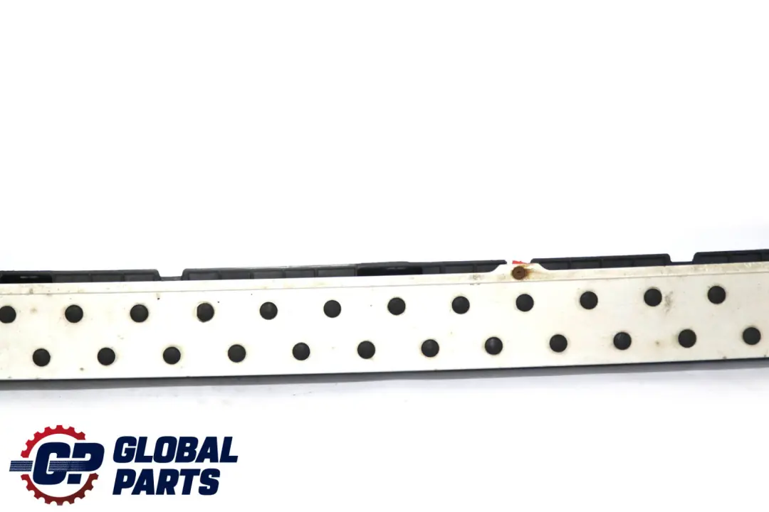Izquierda faldon del panel De refuerzo reposapi?s Trim para BMW E83 con número de pieza 3401009 BMW E83 Izquierda faldon del panel De refuerzo reposapi?s Trim - SKU 3401009 - Número de pieza 3401009