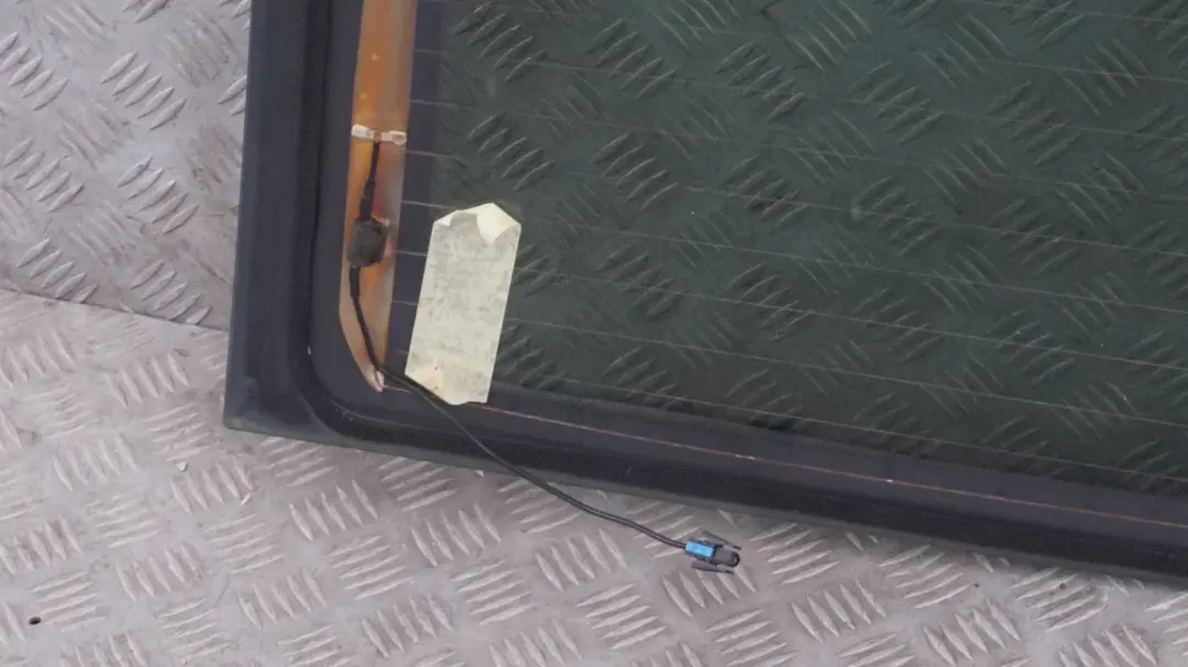 Szyba Tylna Tył Czarna AS3 do BMW X3 E83 o numerze 3401786 BMW X3 E83 Szyba Tylna Tył Czarna AS3 - SKU 3401786 - Numer Części 3401786