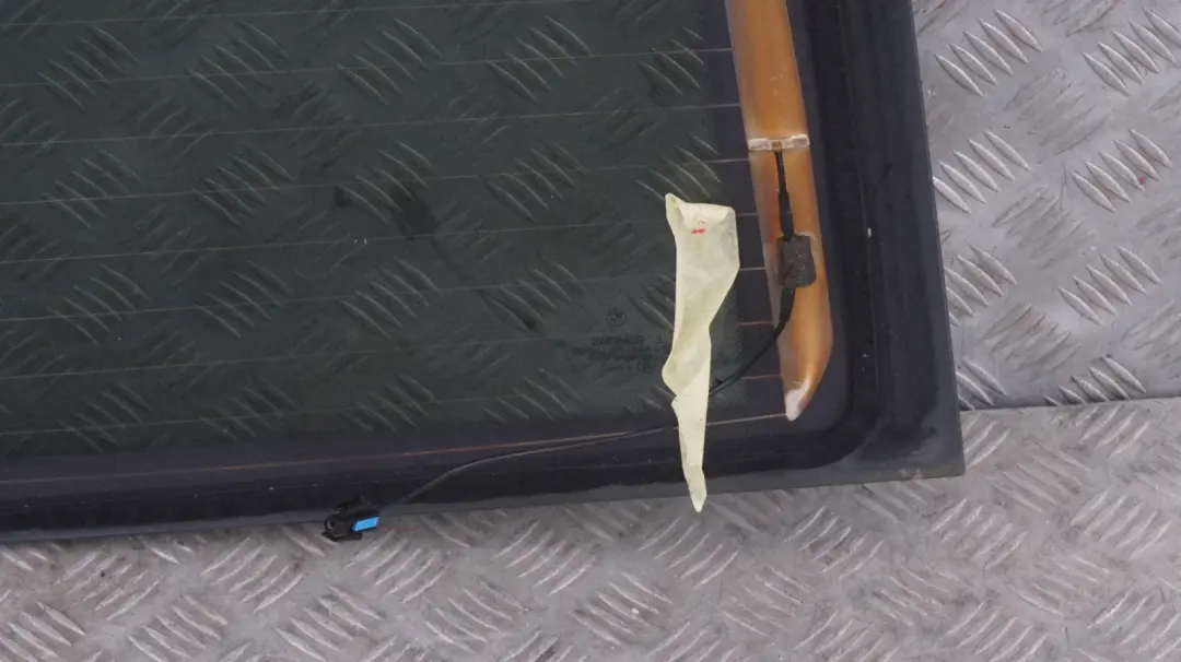 Lunette Arrière BMW X3 E83 Teintée Noire Antenne En Verre AS3 pour à propos du numéro de pièce 3401786 Lunette Arrière BMW X3 E83 Teintée Noire Antenne En Verre AS3 - SKU 3401786 - Numéro de pièce 3401786