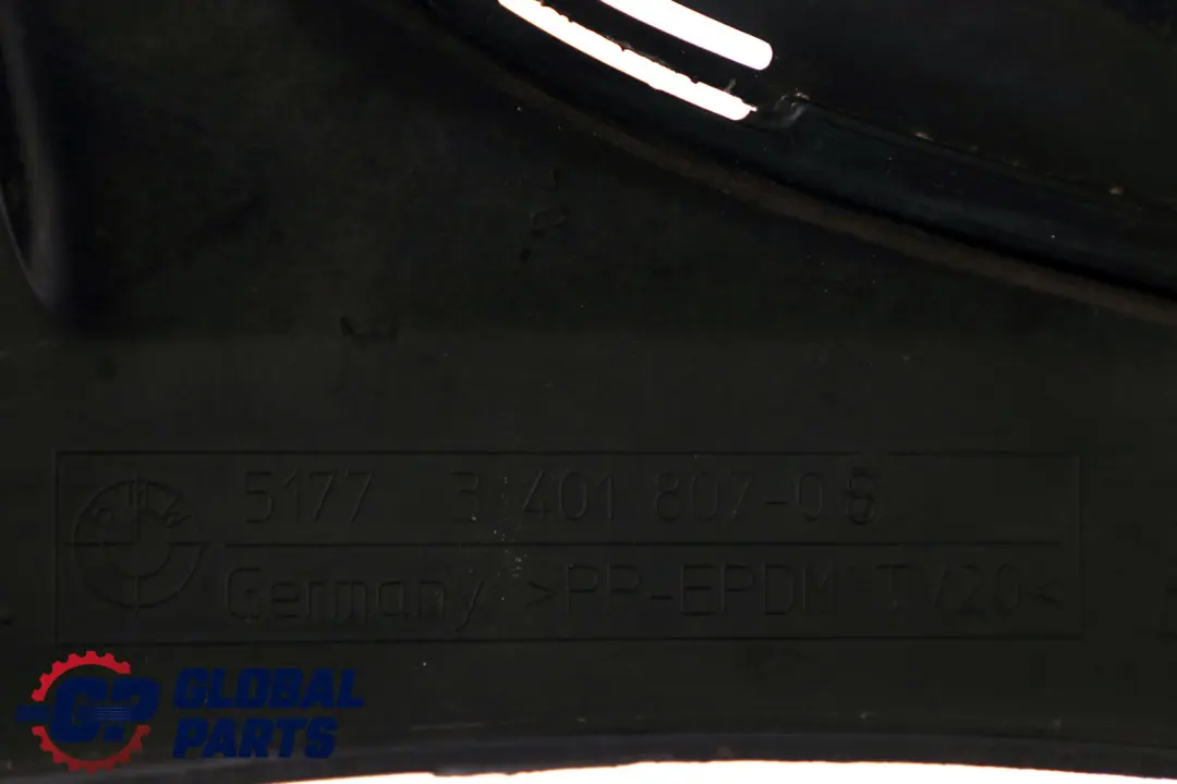 Tapa Paso De Rueda Ala Delantera Izquierda Negro para BMW E83 con número de pieza 3401807 BMW E83 Tapa Paso De Rueda Ala Delantera Izquierda Negro - SKU 3401807 - Número de pieza 3401807