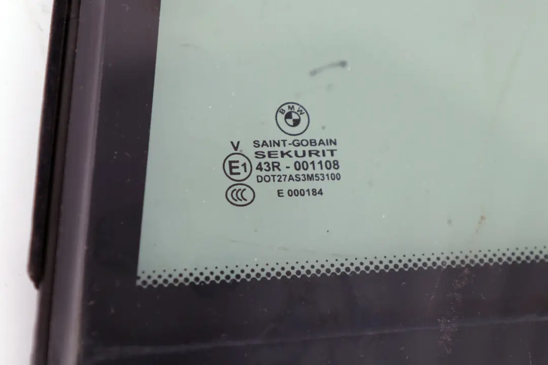 Vetro Della Portiera Stretto Nero Posteriore Sinistra per BMW X3 E83 con numero di parte 3401817 BMW X3 E83 Vetro Della Portiera Stretto Nero Posteriore Sinistra - SKU 3401817 - Numero di parte 3401817