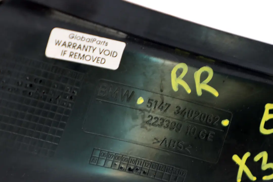 E83N Copertura Striscia Ingresso Posteriore Destra O/S Nero per BMW X3 E83 con numero di parte 3402062 BMW X3 E83 E83N Copertura Striscia Ingresso Posteriore Destra O/S Nero - SKU 3402062 - Numero di parte 3402062