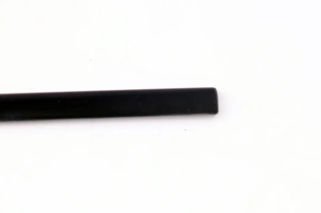 BMW X3 E83 Moulure Disque Lateral Arriere Gauche Noir Brillant - SKU 3402325 - Numéro de pièce 3402325