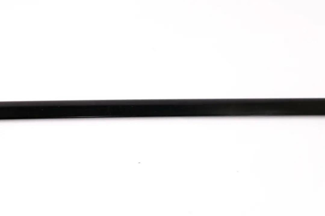 Finisher Side Window Rear Left N/S Glanzschwarz to BMW X3 SERIES E83 with Part number 3402325 BMW X3 SERIES E83 Finisher Side Window Rear Left N/S Glanzschwarz - SKU 3402325 - Part number 3402325