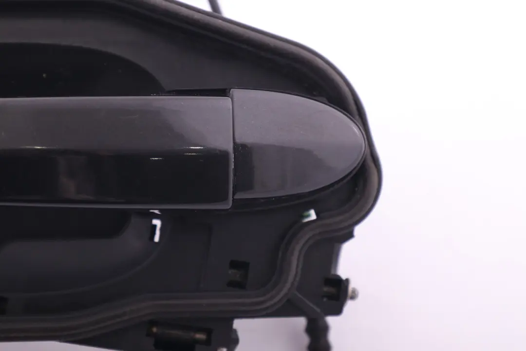 Completer Arriere Droite Poignee Noir Sapphire Metallique pour BMW X3 Serie E83 à propos du numéro de pièce 3402593 BMW X3 Serie E83 Completer Arriere Droite Poignee Noir Sapphire Metallique - SKU 3402593-BS1 - Numéro de pièce 3402593