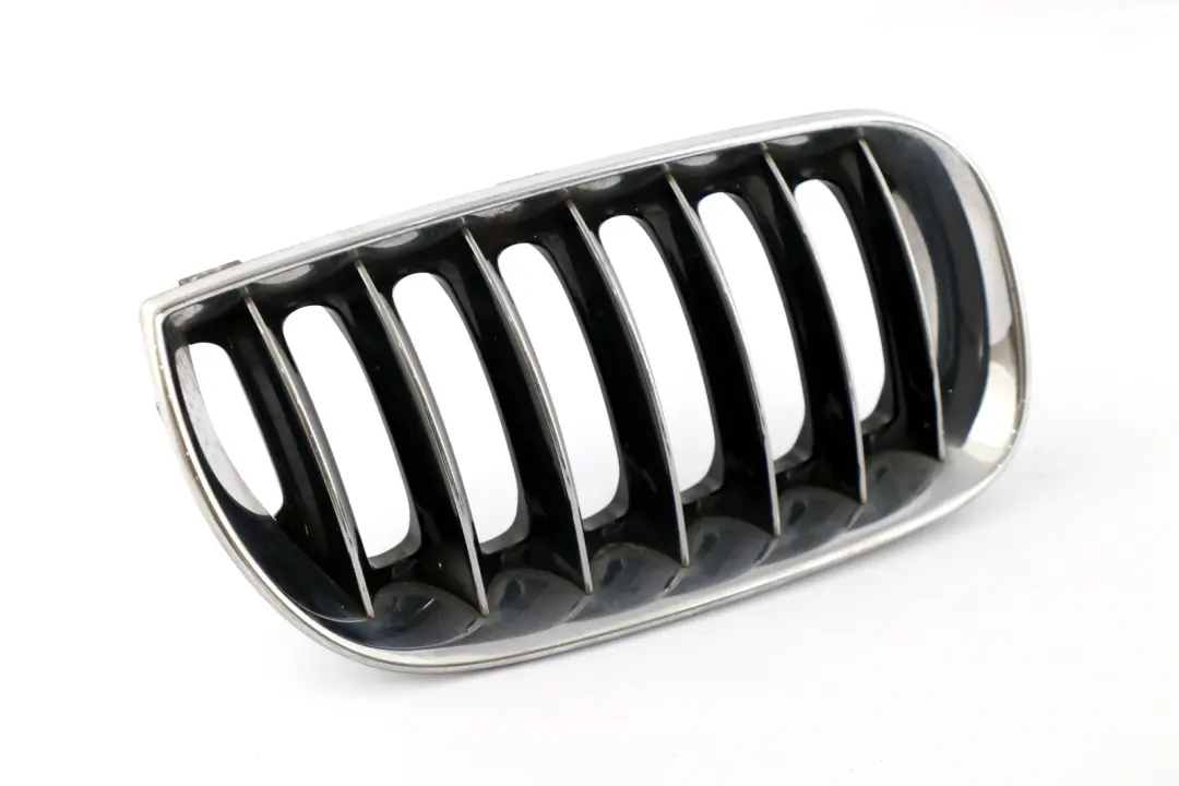 Kratka Nerka Atrapa Prawy Przód Chrom do BMW X3 E83 o numerze 3402910 BMW X3 E83 Kratka Nerka Atrapa Prawy Przód Chrom - SKU 3402910-1 - Numer Części 3402910