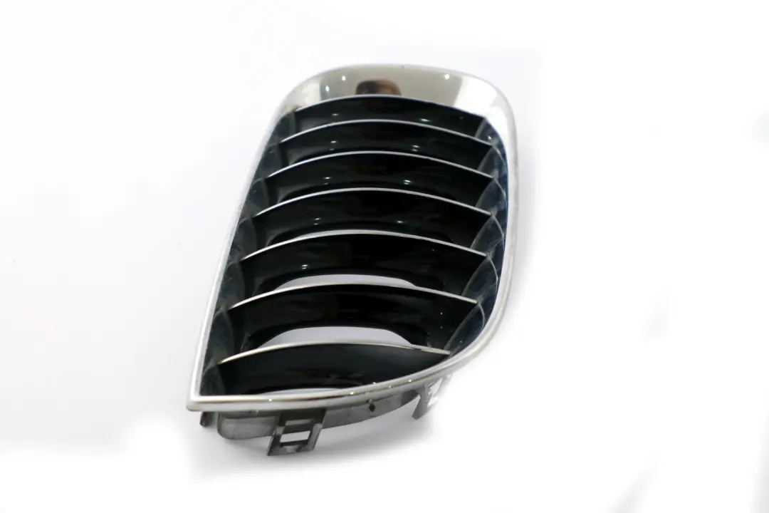 parachoques delantero rejilla central ri?on derecho O / S Chrome para BMW E83 con número de pieza 3402910 BMW E83 parachoques delantero rejilla central ri?on derecho O / S Chrome - SKU 3402910-1 - Número de pieza 3402910