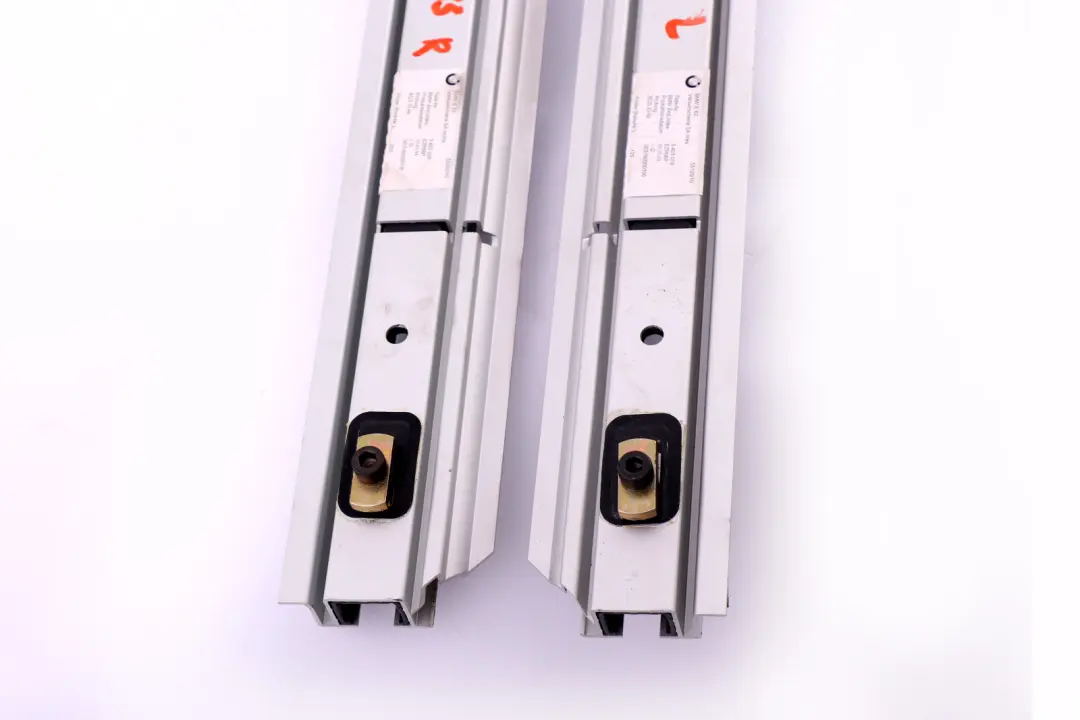 Conjunto Rieles Sujeción Portón Trasero Izquierdo Derecho para BMW X3 E83 con número de pieza 3403019 BMW X3 E83 Conjunto Rieles Sujeción Portón Trasero Izquierdo Derecho - SKU 3403019 - Número de pieza 3403019