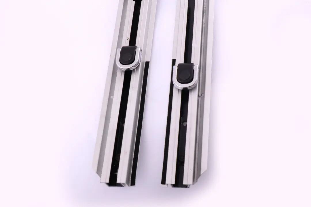 Set Binari Fissaggio Portellone Sinistro Destro per BMW X3 E83 con numero di parte 3403019 BMW X3 E83 Set Binari Fissaggio Portellone Sinistro Destro - SKU 3403019 - Numero di parte 3403019