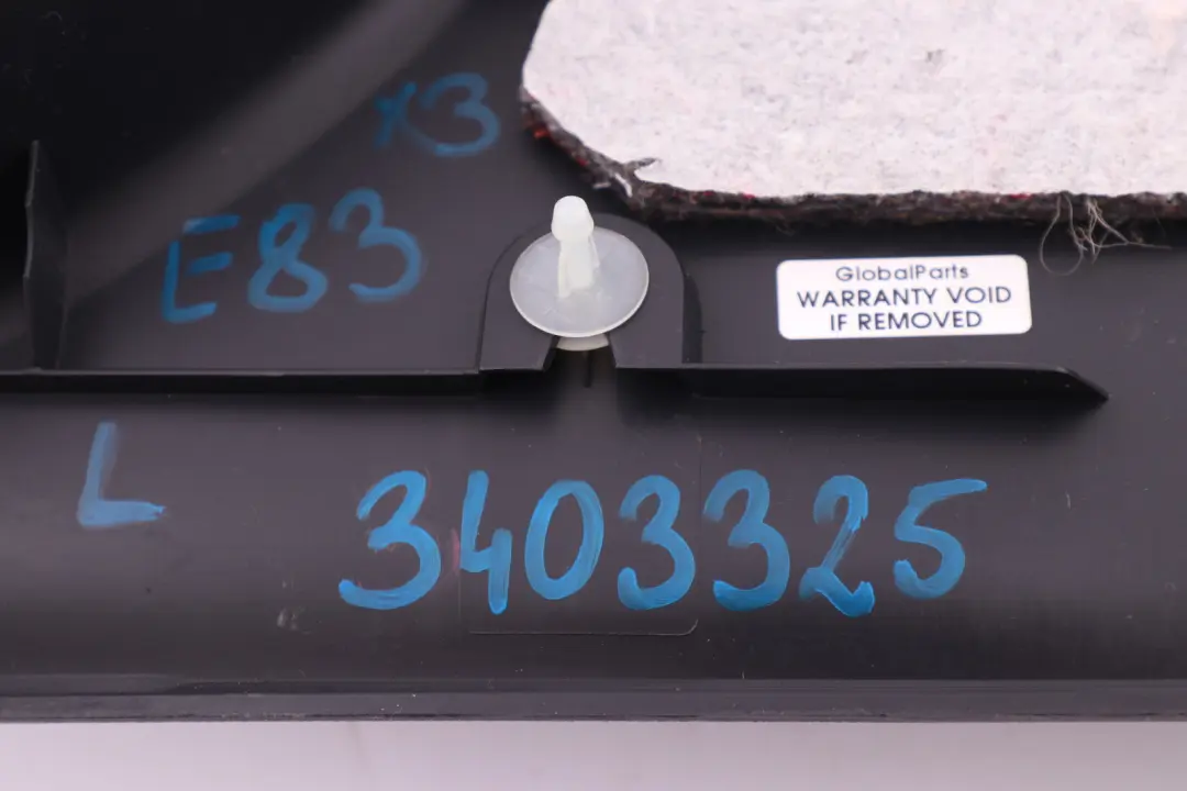 Reihe E83 Blende B-Säule unten links BASALTGRAU Grey 3330529 für BMW X3 mit Teilenummer 3403325 BMW X3 Reihe E83 Blende B-Säule unten links BASALTGRAU Grey 3330529 - SKU 3403325 - Teilenummer 3403325