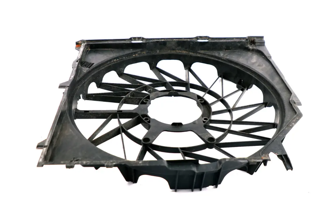 Obudowa Wentylatora Chłodnicy 3400022 do BMW X3 E83 o numerze 3405078 BMW X3 E83 Obudowa Wentylatora Chłodnicy 3400022 - SKU 3405078 - Numer Części 3405078