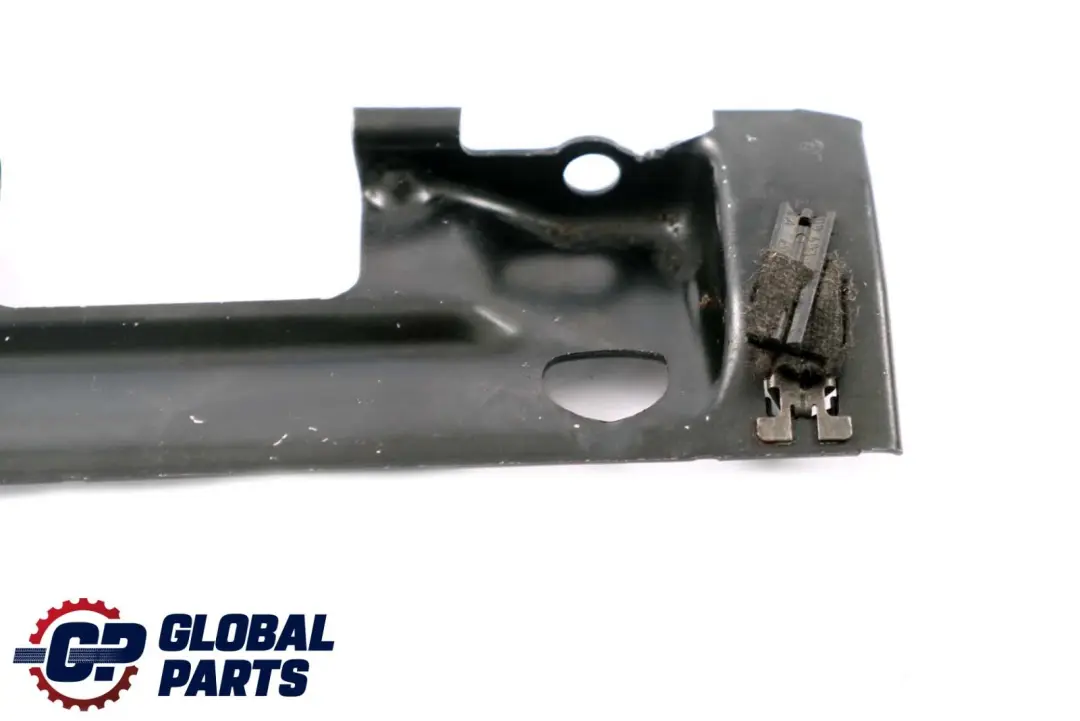 Staffa LCI Maniglia posteriore destra per BMW X3 E83 con numero di parte 3411888 BMW X3 E83 Staffa LCI Maniglia posteriore destra - SKU 3411888 - Numero di parte 3411888