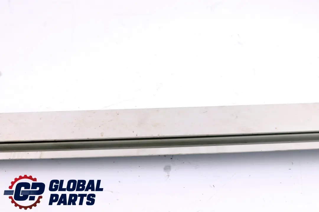 Boot Trunk Lid Tailgate Right Lashing Rail para BMW E83 con número de pieza 3411942 BMW E83 Boot Trunk Lid Tailgate Right Lashing Rail - SKU 3411942 - Número de pieza 3411942