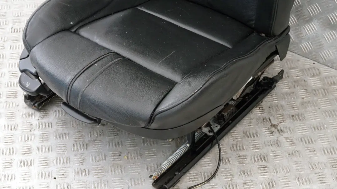 Reihe E83 Sitzheizung Sport Sitz Leder Vorne Rechts Schwarz Black für BMW X3 mit Teilenummer 3412152 BMW X3 Reihe E83 Sitzheizung Sport Sitz Leder Vorne Rechts Schwarz Black - SKU 3412152-4 - Teilenummer 3412152