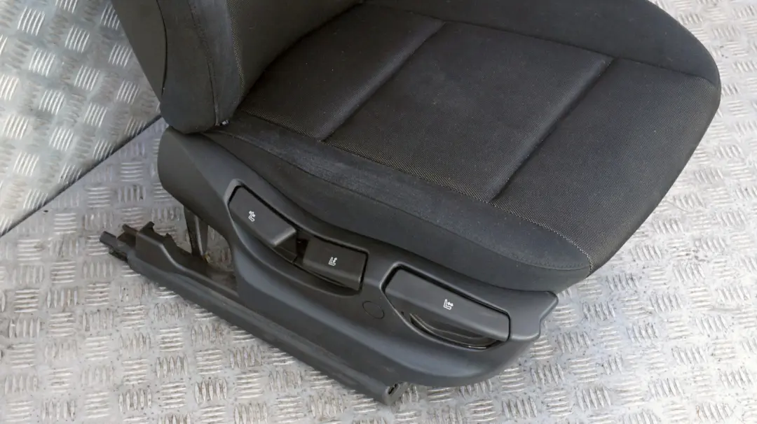 Fotel prawy materiał anthrazit do BMW E83 X3 o numerze 3412187 BMW E83 X3 Fotel prawy materiał anthrazit - SKU 3412187-4 - Numer Części 3412187