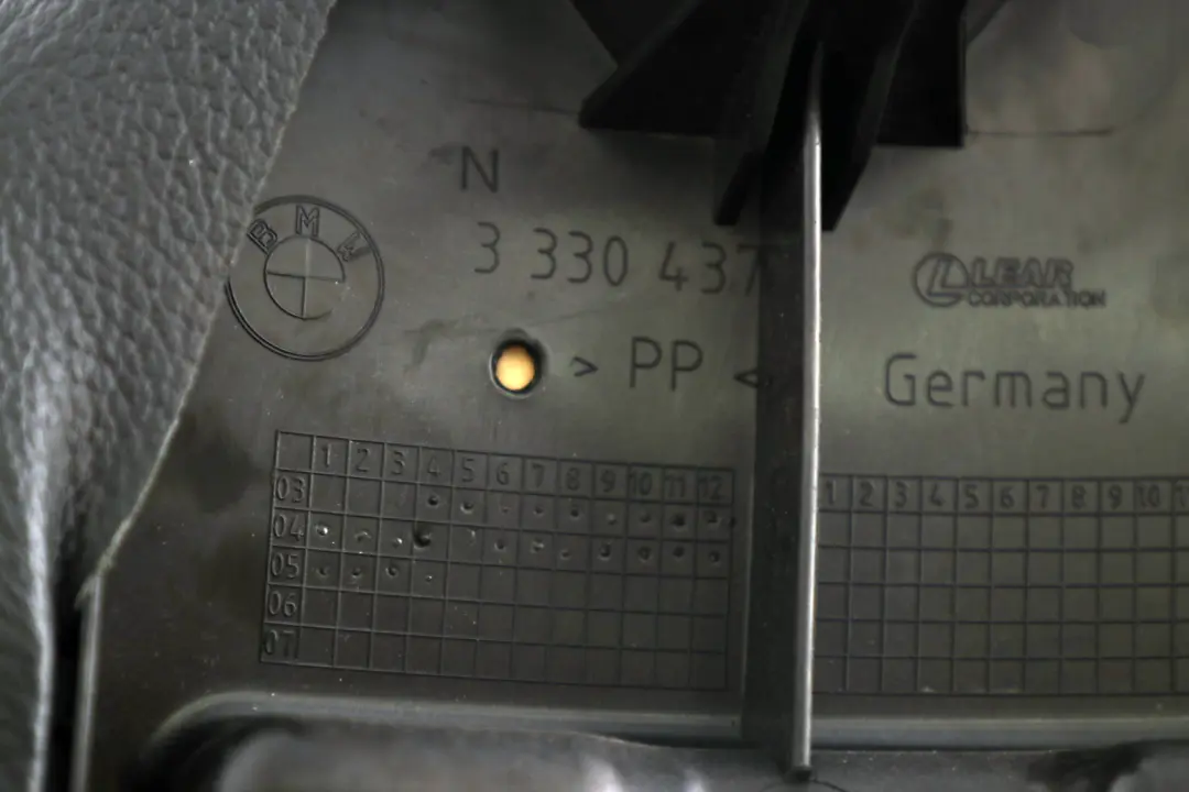 Left N/S Lateral Trim Panel Black Leather 3330437 to BMW X3 Series E83 Rear Seat with Part number 5220 3413571 BMW X3 Series E83 Rear Seat Left N/S Lateral Trim Panel Black Leather 3330437 - SKU 3413571 - Part number 5220 3413571