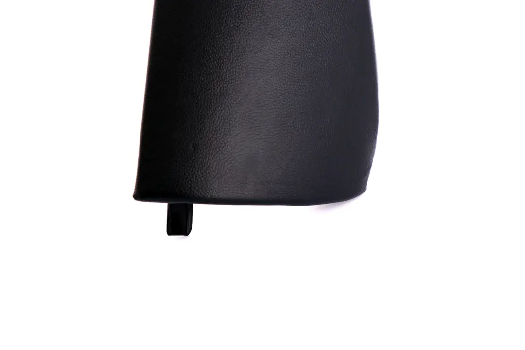 Pannelo Laterale Sedile Posteriore Pelle Nera Ambiente Destro per BMW X3 E83 con numero di parte 3413572 BMW X3 E83 Pannelo Laterale Sedile Posteriore Pelle Nera Ambiente Destro - SKU 3413572 - Numero di parte 3413572