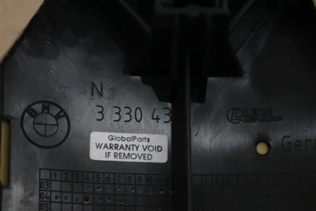 Narożnik Skóra Beż Prawy Tył 3330438 do BMW X3 E83 o numerze 3413578 BMW X3 E83 Narożnik Skóra Beż Prawy Tył 3330438 - SKU 3413578 - Numer Części 3413578