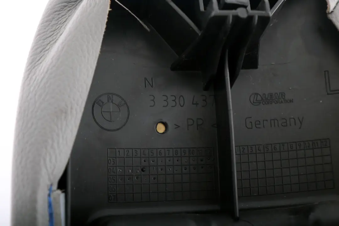 Asiento Trasero Izquierdo Panel Lateral Cuero Gris para BMW E83 con número de pieza 3330437 BMW E83 Asiento Trasero Izquierdo Panel Lateral Cuero Gris - SKU 3413579 - Número de pieza 3330437