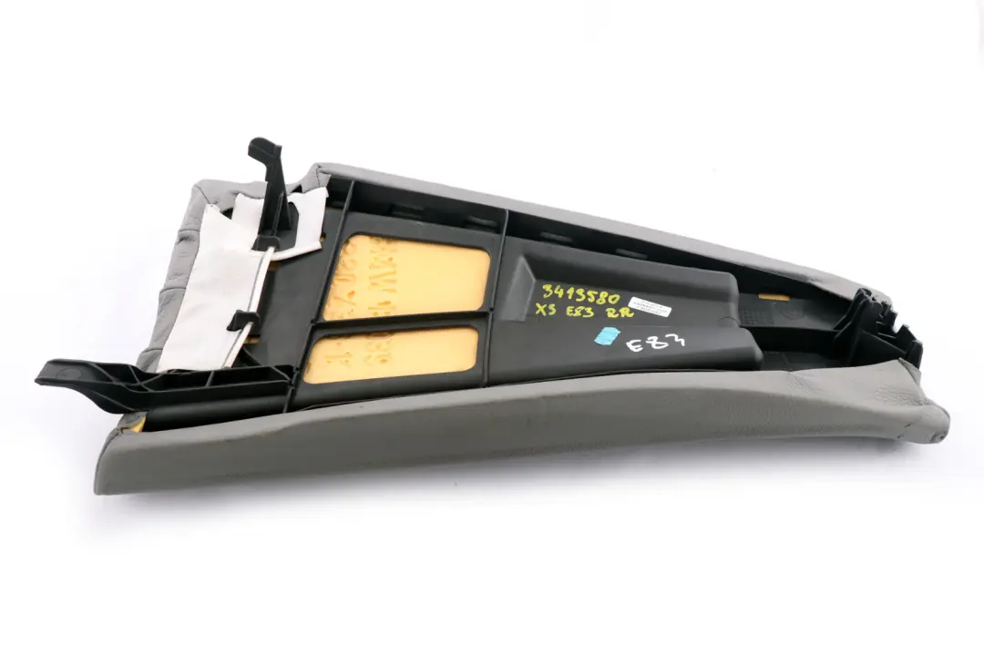 Asiento Trasero Derecho Panel Lateral Cuero Gris para BMW E83 con número de pieza 3330438 BMW E83 Asiento Trasero Derecho Panel Lateral Cuero Gris - SKU 3413580 - Número de pieza 3330438