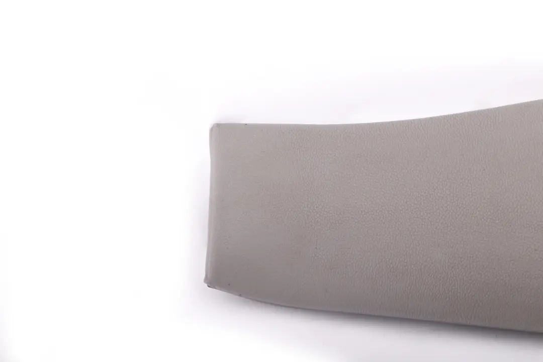 Asiento Trasero Derecho Panel Lateral Cuero Gris para BMW E83 con número de pieza 3330438 BMW E83 Asiento Trasero Derecho Panel Lateral Cuero Gris - SKU 3413580 - Número de pieza 3330438