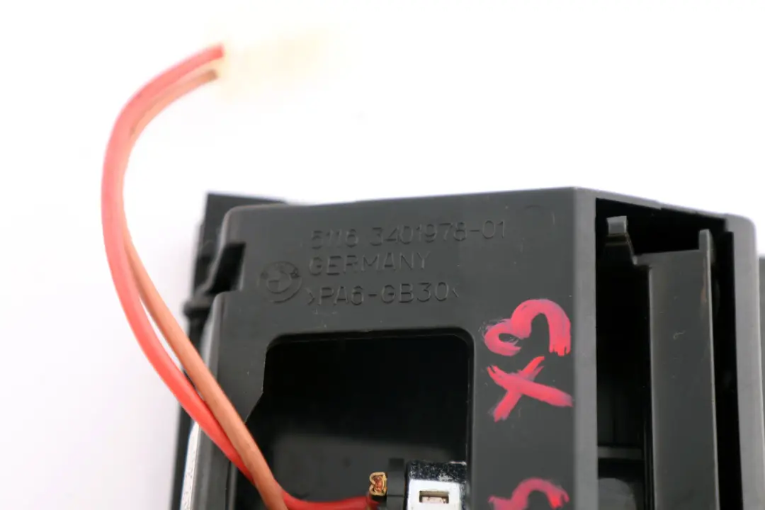 BMW X3 E83 Zigarettenstecker Steckdose Zigarettenanzünder Abdeckung 3401978 - SKU 3414087 - Teilenummer 3414087