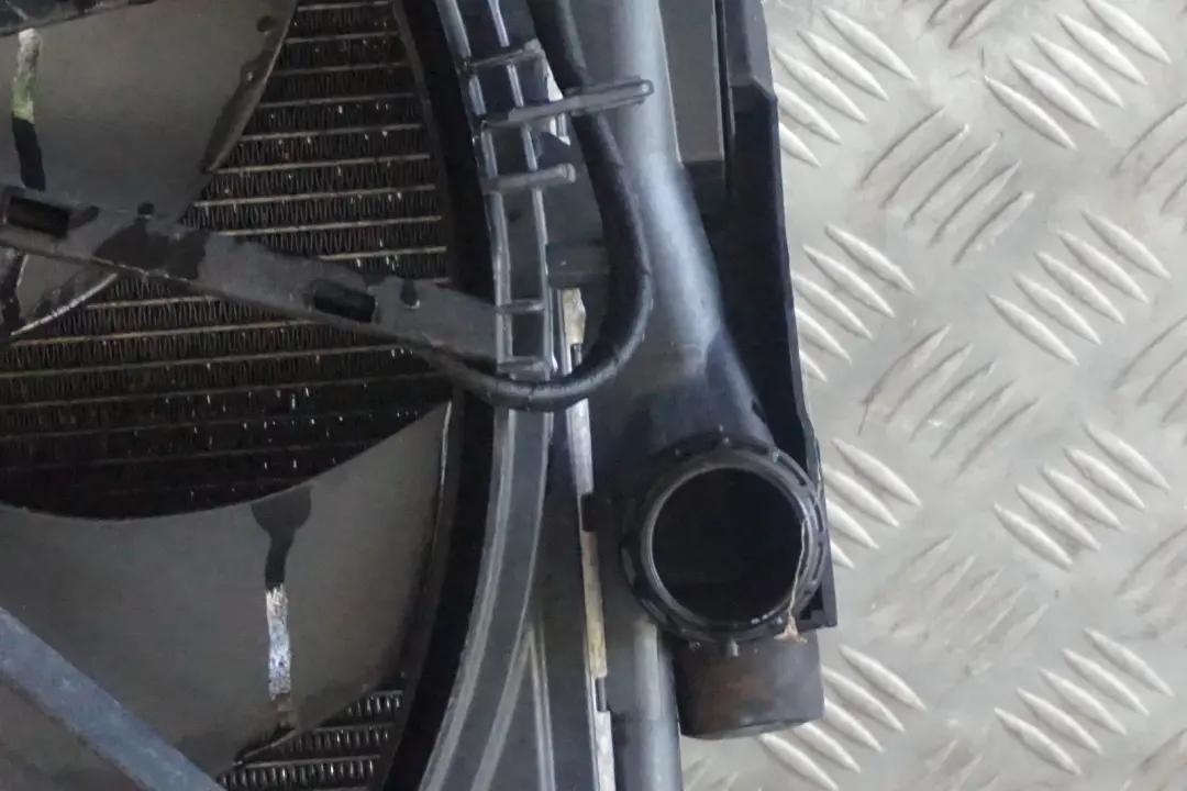 Kompletter Lüfterzarge mit Lüfter Diesel für BMW X3 er E83 3.0d mit Teilenummer 3415182 BMW X3 er E83 3.0d Kompletter Lüfterzarge mit Lüfter Diesel - SKU 3415182 - Teilenummer 3415182