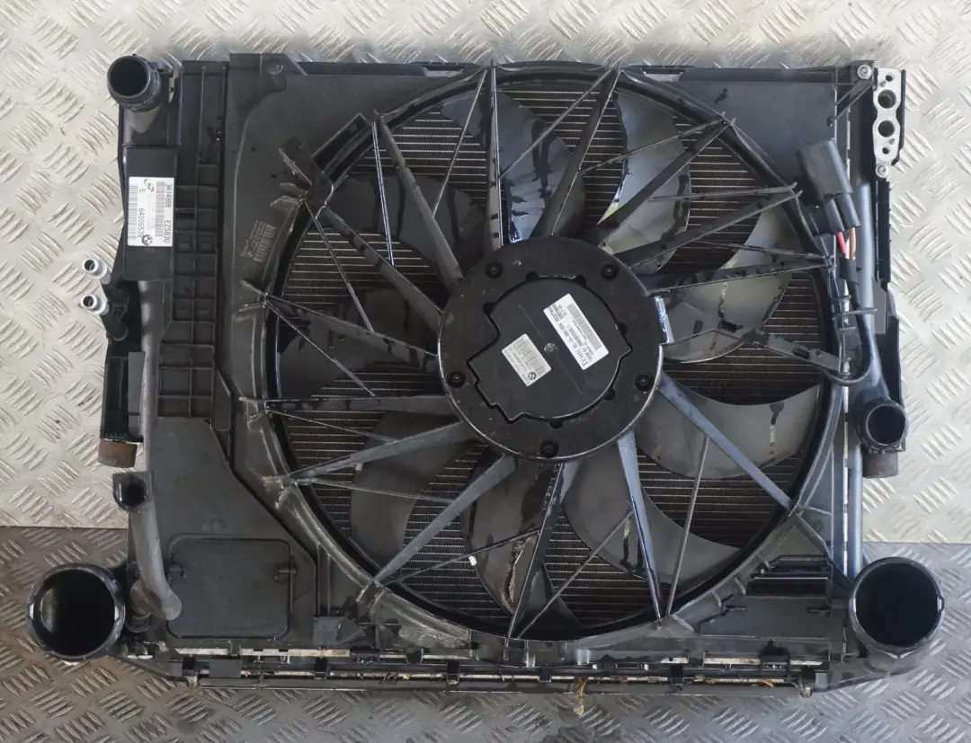 Complete Set Engine Radiator Fan Pack with Housing to BMW X3 Series E83 3.0d with Part number 3415182 BMW X3 Series E83 3.0d Complete Set Engine Radiator Fan Pack with Housing - SKU 3415182 - Part number 3415182
