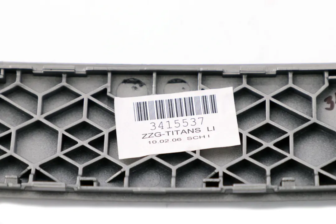 Striscia Rivestimento Maniglia Porta Superiore Sinistra Titan 3403853 per BMW X3 E83 con numero di parte 3415539 BMW X3 E83 Striscia Rivestimento Maniglia Porta Superiore Sinistra Titan 3403853 - SKU 3415539-2 - Numero di parte 3415539