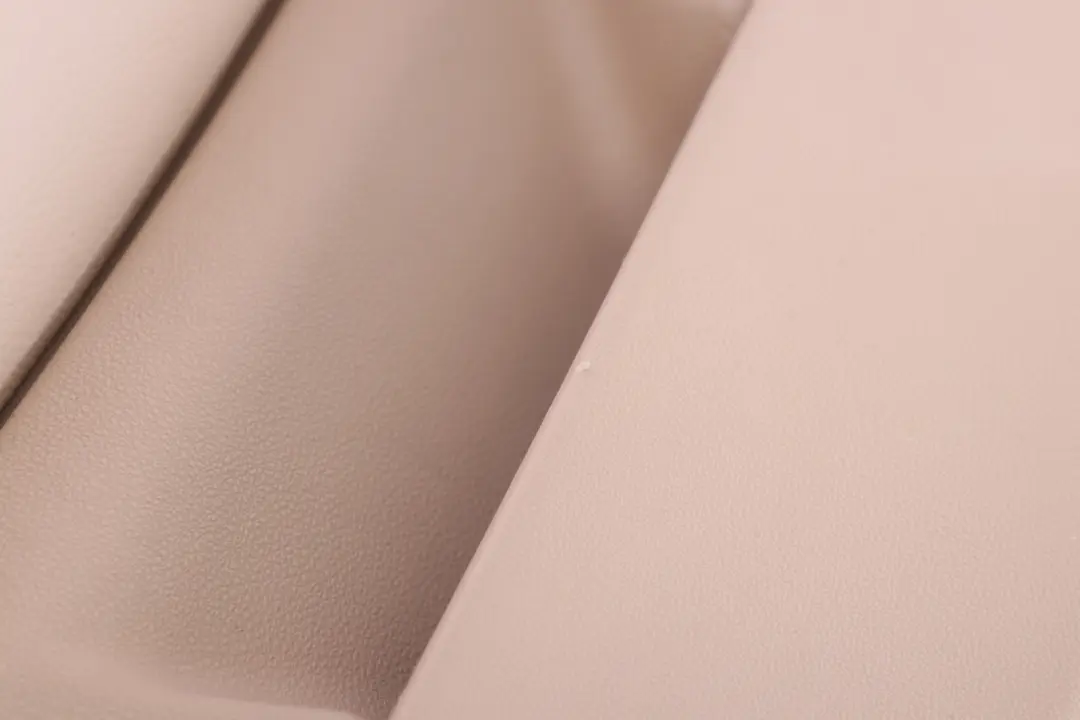 Front Left N/S Door Card Lining Leather Sandbeige Beige to BMW X3 Series E83 with Part number 3415835 BMW X3 Series E83 Front Left N/S Door Card Lining Leather Sandbeige Beige - SKU 3415835 - Part number 3415835