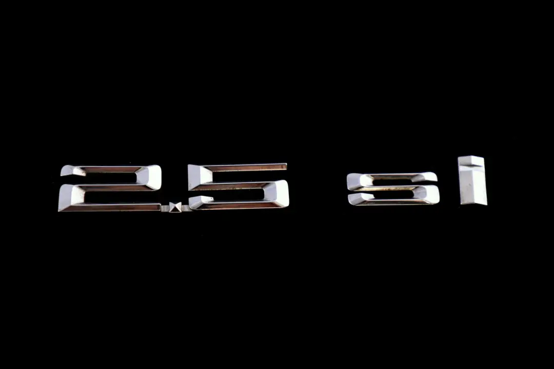 E83N LCI Rear Boot Trunk Lid Adhered Emblem Badge Lettering 2.5si to BMW X3 Series with Part number 3416257 BMW X3 Series E83N LCI Rear Boot Trunk Lid Adhered Emblem Badge Lettering 2.5si - SKU 3416257 - Part number 3416257