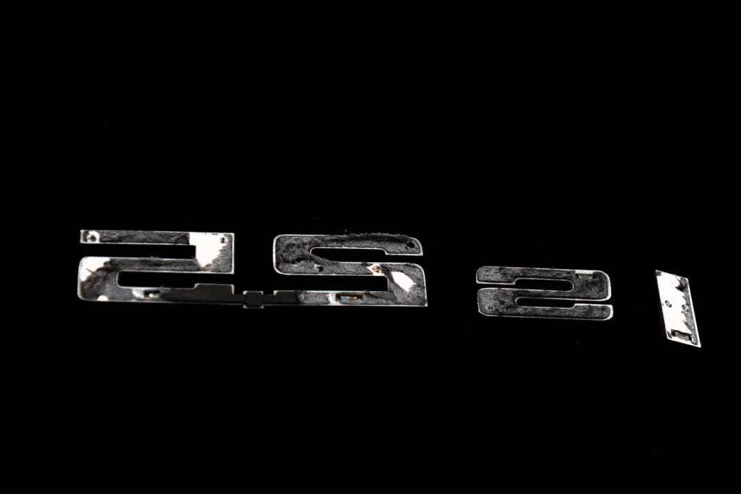 E83N LCI Rear Boot Trunk Lid Adhered Emblem Badge Lettering 2.5si to BMW X3 Series with Part number 3416257 BMW X3 Series E83N LCI Rear Boot Trunk Lid Adhered Emblem Badge Lettering 2.5si - SKU 3416257 - Part number 3416257