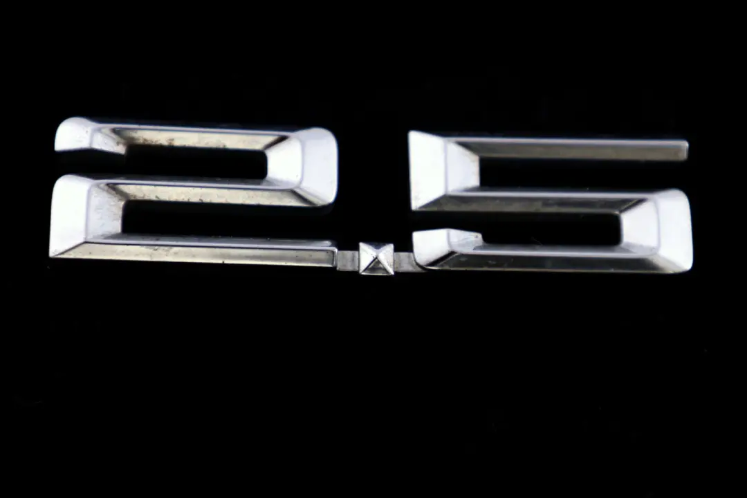 E83N LCI Rear Boot Trunk Lid Adhered Emblem Badge Lettering 2.5si to BMW X3 Series with Part number 3416257 BMW X3 Series E83N LCI Rear Boot Trunk Lid Adhered Emblem Badge Lettering 2.5si - SKU 3416257 - Part number 3416257