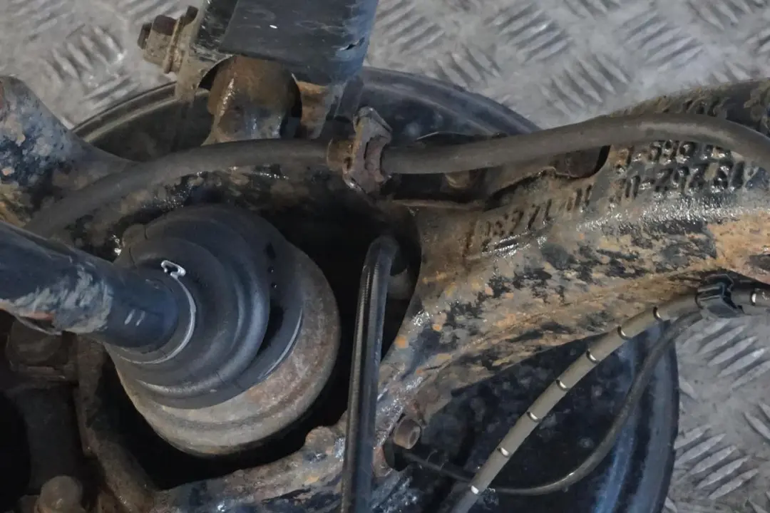 BMW E83 Zawieszenie Półoś Zwrotnica TyłPr - SKU 3420502-1 - Numer Części 3420502