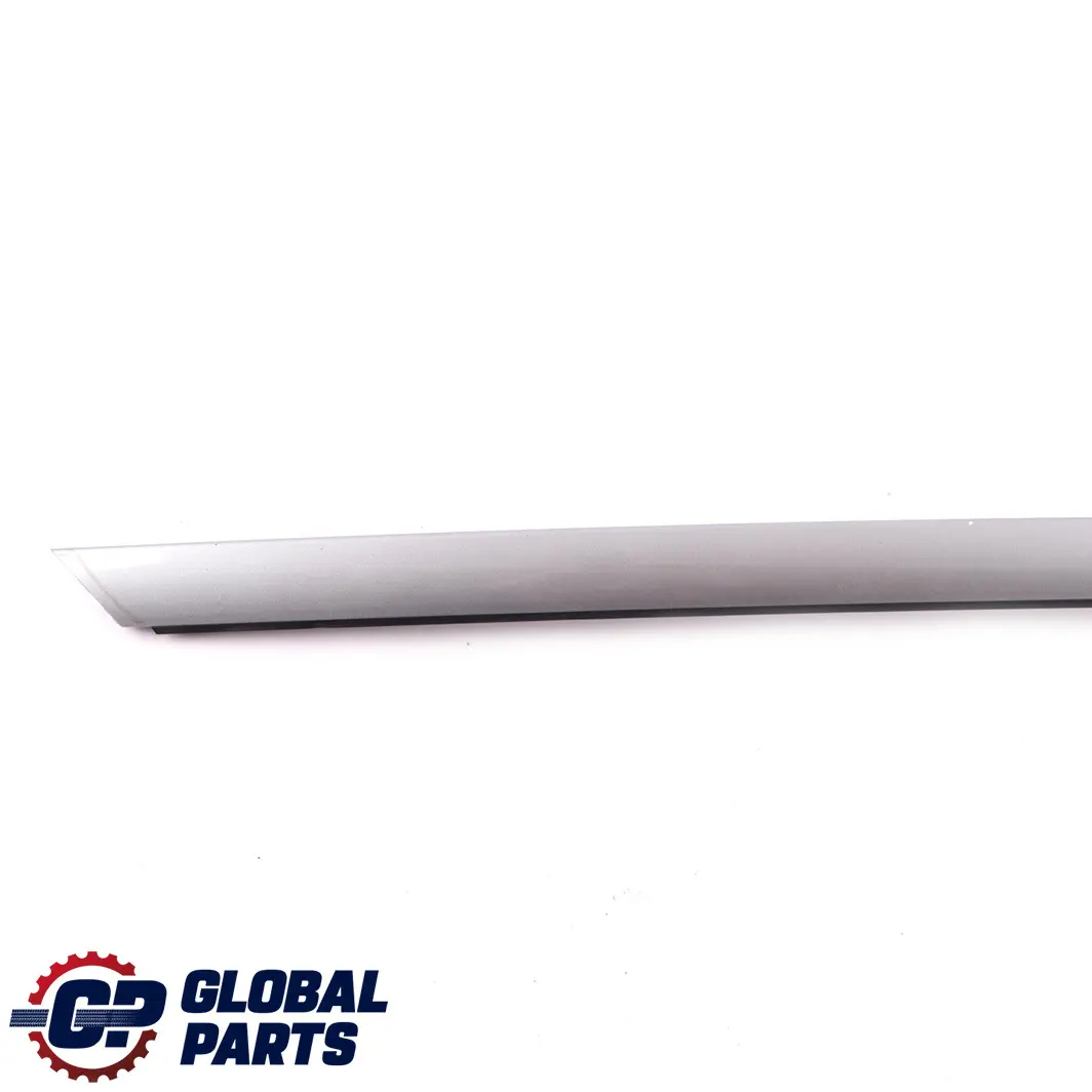 Striscia rivestimento parabrezza anteriore sinistro Grigio Argento per BMW X3 E83 con numero di parte 3420829 BMW X3 E83 Striscia rivestimento parabrezza anteriore sinistro Grigio Argento - SKU 3420829-SBG1 - Numero di parte 3420829