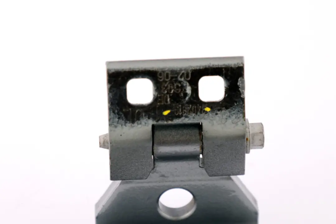 Puerta Trasera Izquierda Bisagra Superior Gris Plata A08 para BMW E83 con número de pieza 3402819 BMW E83 Puerta Trasera Izquierda Bisagra Superior Gris Plata A08 - SKU 3422369-SBG - Número de pieza 3402819