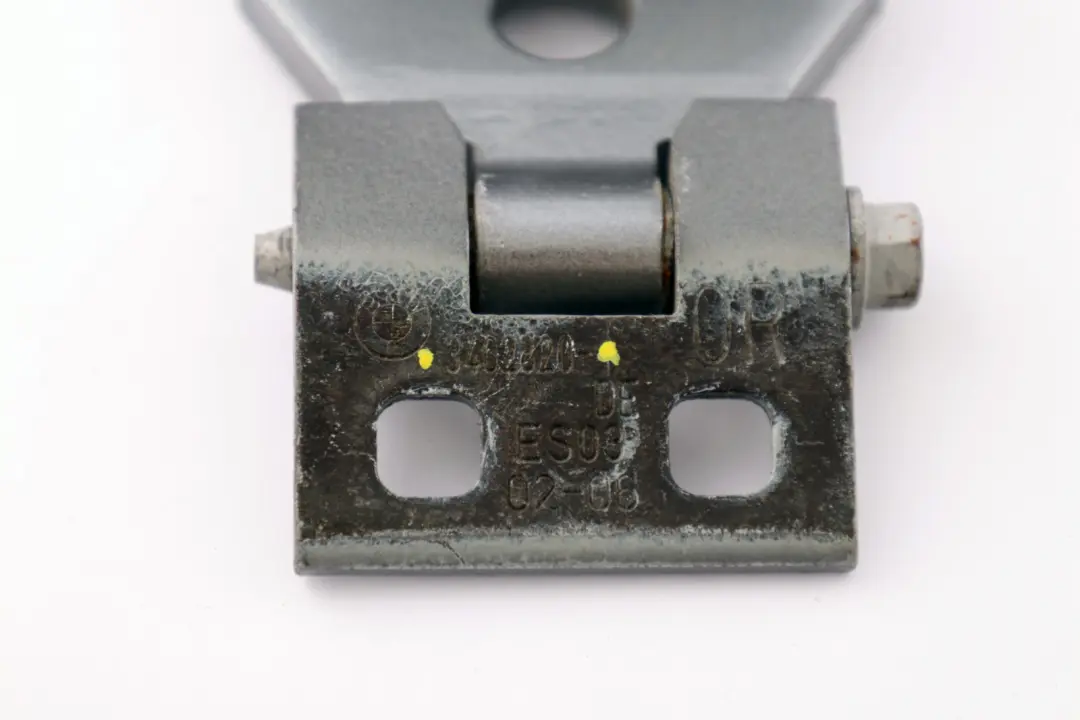 Charniere porte arriere droite superieure Gris argente A08 pour BMW X3 E83 à propos du numéro de pièce 3402820 BMW X3 E83 Charniere porte arriere droite superieure Gris argente A08 - SKU 3422370-SBG - Numéro de pièce 3402820