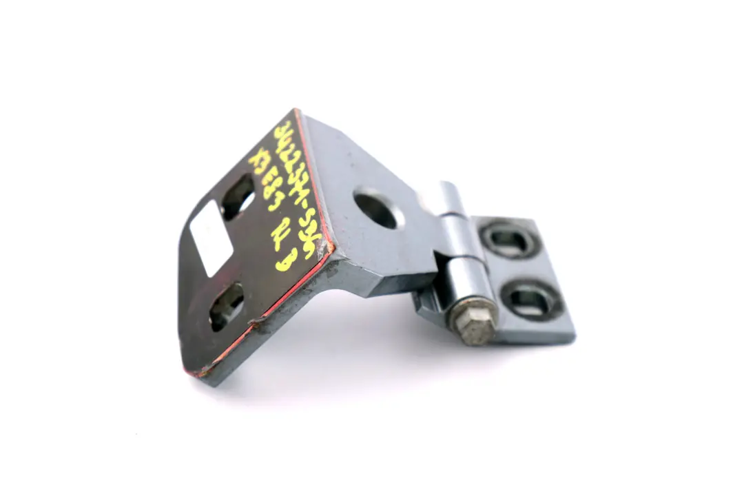 Cerniera Inferiore Porta Posteriore Sinistra Grigio Argento A08 per BMW E83 con numero di parte 3402821 BMW E83 Cerniera Inferiore Porta Posteriore Sinistra Grigio Argento A08 - SKU 3422371-SBG - Numero di parte 3402821